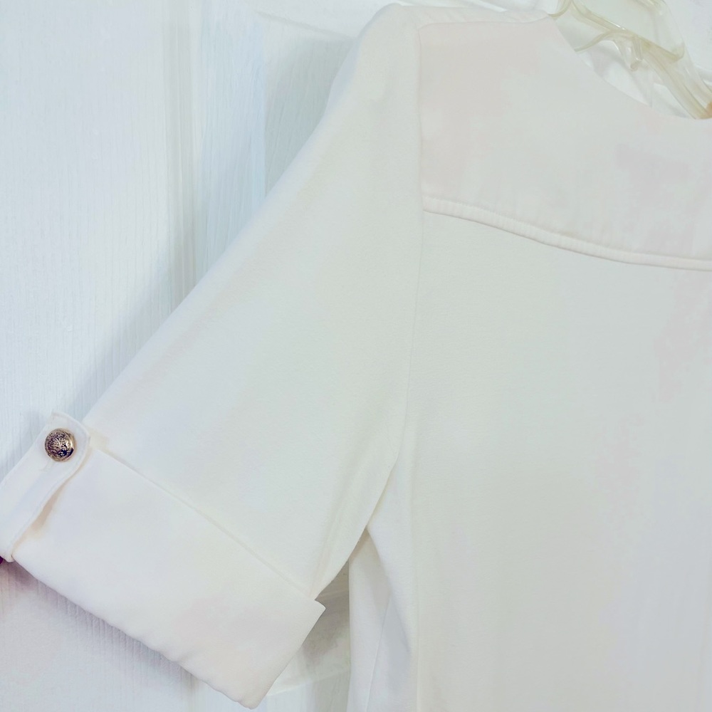 creamy white fluid good quality v neck button front tab sleeve, professional top - Picture 13 of 16